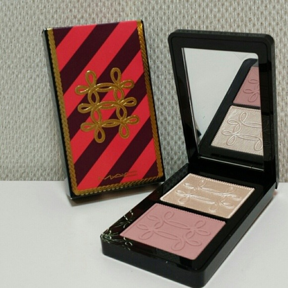 MAC Nutcracker Sweet Peach Face Compact